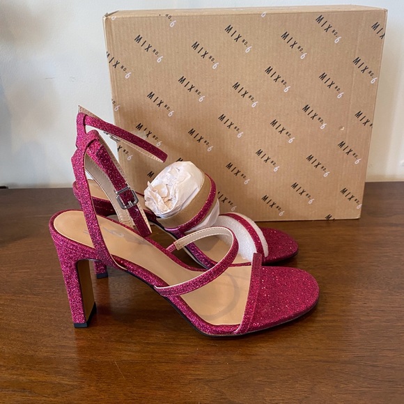 NIB Mix No. 6 Fuchsia Dorothy Glitter Pump - Picture 2 of 4